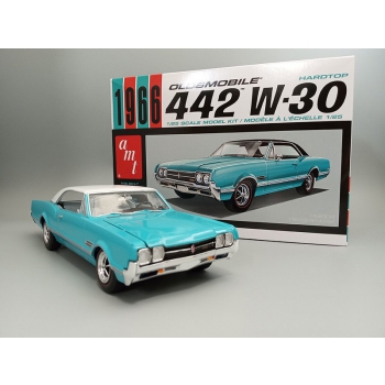 Plastikmodell – 1:25 1966 Olds 442 Hardtop – AMT1432